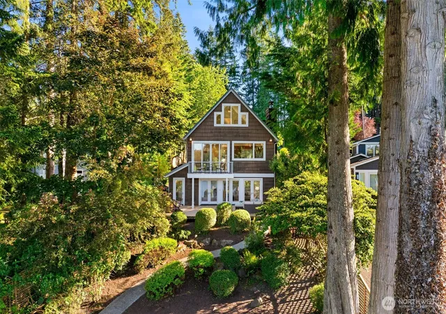 Photo 1 of Single family home for sale at 2057 E Beaver Lake Dr Se, Sammamish, WA 98075 | MLS# NWM2580851 | Listing updated on 2026-10-01