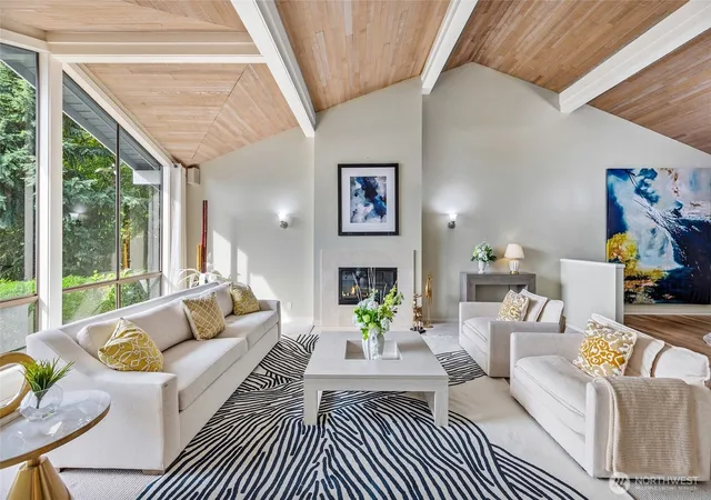 Photo 4 of Single family home for sale at 8337 E Mercer Way, Mercer Island, WA 98040 | MLS# NWM2580869 | Listing updated on 2026-10-01