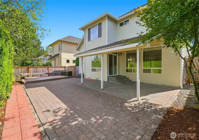 Photo 4 of Single family home for sale at 24312 Main Dr, Sammamish, WA 98074 | MLS# NWM2580874 | Listing updated on 2026-09-30