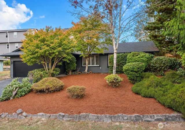 Photo 2 of Single family home for sale at 732 Ne Roswell Dr, Bremerton, WA 98310 | MLS# NWM2580886 | Listing updated on 2026-10-01