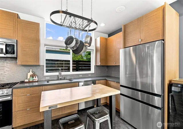 Photo 3 of Townhouse for sale at 310 21st Avenue #B, Seattle, WA 98122 | MLS# NWM2580887 | Listing updated on 2026-09-24