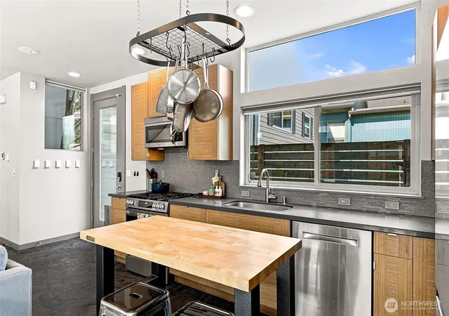Photo 3 of Townhouse for sale at 310 21st Avenue #B, Seattle, WA 98122 | MLS# NWM2580887 | Listing updated on 2026-09-24