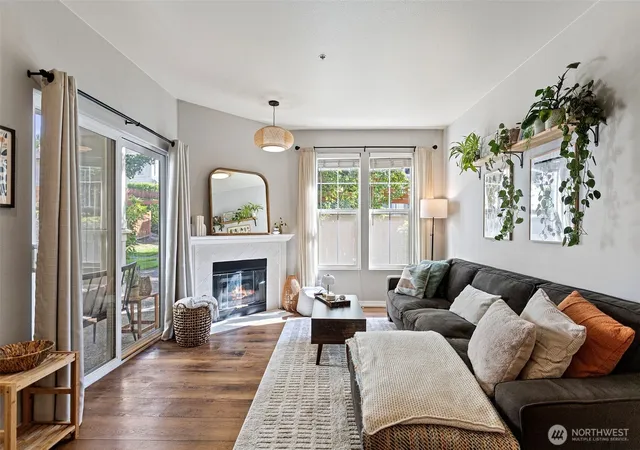Condo for sale at 2034 Newport Way NW #11-1, Issaquah, WA 98027 | MLS# NWM2580903