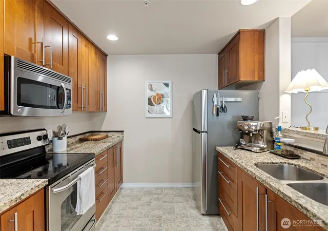 Photo 4 of Condo for sale at 2034 Newport Way NW #11-1, Issaquah, WA 98027 | MLS# NWM2580903 | Listing updated on 2026-09-30