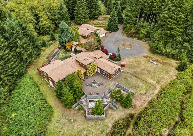 Photo 1 of Mansion for sale at 156 Peppermill Rd, Kelso, WA 98626 | MLS# NWM2580913 | Listing updated on 2026-09-29
