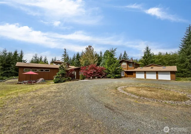 Photo 3 of Mansion for sale at 156 Peppermill Rd, Kelso, WA 98626 | MLS# NWM2580913 | Listing updated on 2026-09-29