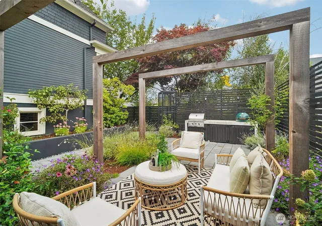Photo 3 of Sale Pending at 1009 W Crockett St, Seattle, WA 98119 | MLS# NWM2580932 | Listing updated on 2026-09-20
