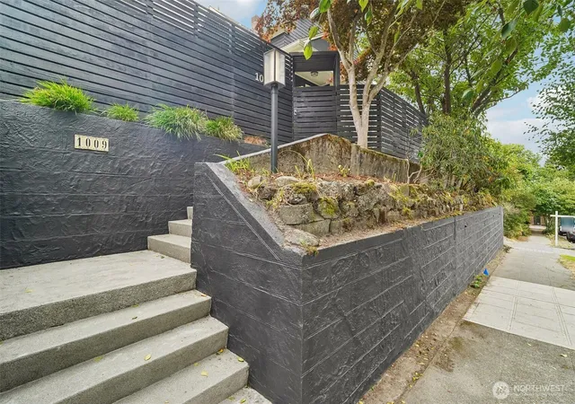 Photo 4 of Sale Pending at 1009 W Crockett St, Seattle, WA 98119 | MLS# NWM2580932 | Listing updated on 2026-09-20