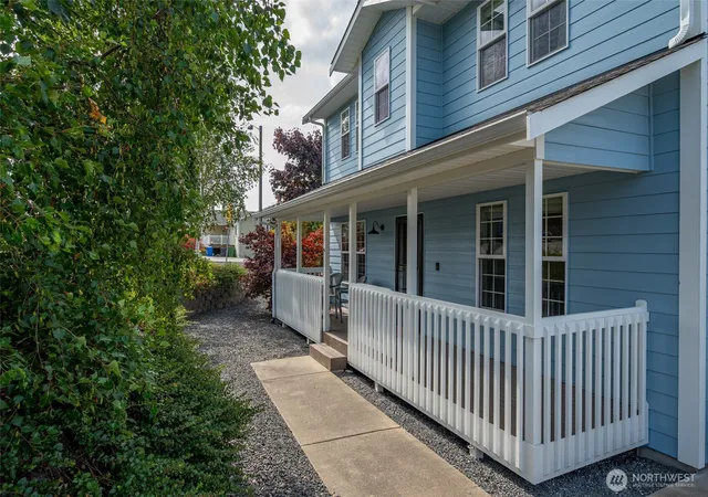 Photo 3 of Sale Pending at 1598 Sw Victory St, Oak Harbor, WA 98277 | MLS# NWM2580935 | Listing updated on 2026-09-29