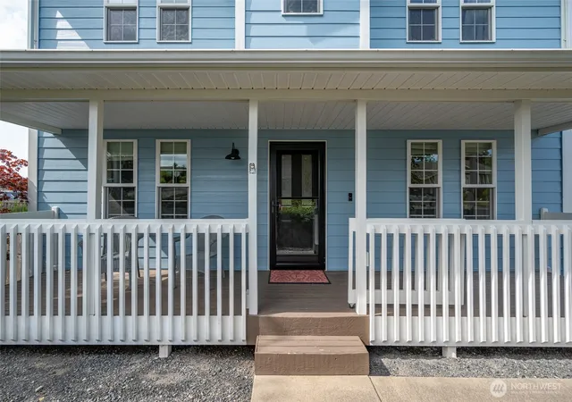 Photo 3 of Sale Pending at 1598 SW Victory St, Oak Harbor, WA 98277 | MLS# NWM2580935 | Listing updated on 2026-09-29