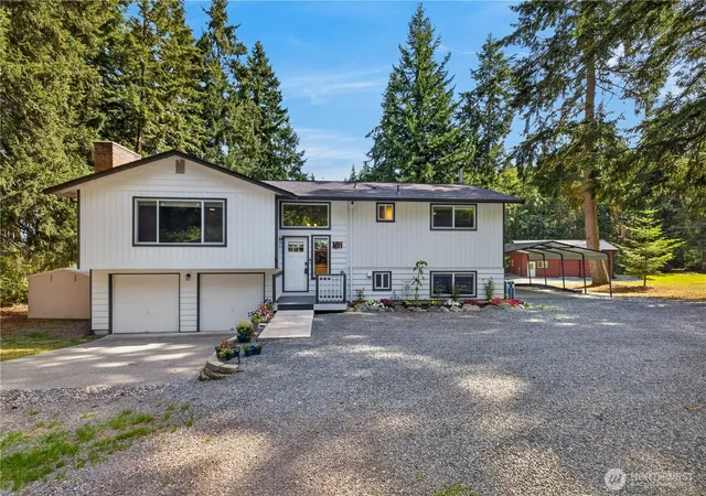 Photo 1 of Single family home for sale at 2742 Umatilla Dr, Oak Harbor, WA 98277 | MLS# NWM2580971 | Listing updated on 2026-09-22