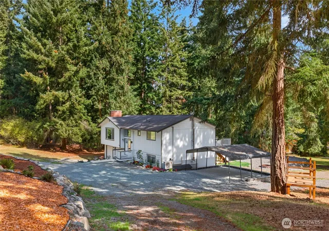 Photo 2 of Single family home for sale at 2742 Umatilla Dr, Oak Harbor, WA 98277 | MLS# NWM2580971 | Listing updated on 2026-09-22