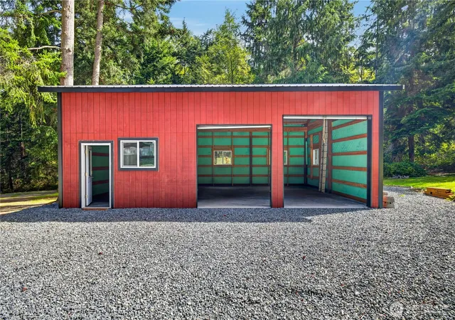 Photo 4 of Single family home for sale at 2742 Umatilla Dr, Oak Harbor, WA 98277 | MLS# NWM2580971 | Listing updated on 2026-09-22
