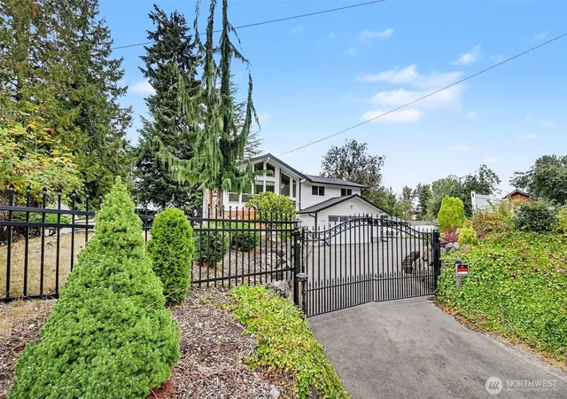 Photo 2 of Sale Pending at 19643 Talbot Rd S, Renton, WA 98055 | MLS# NWM2580974 | Listing updated on 2026-10-01