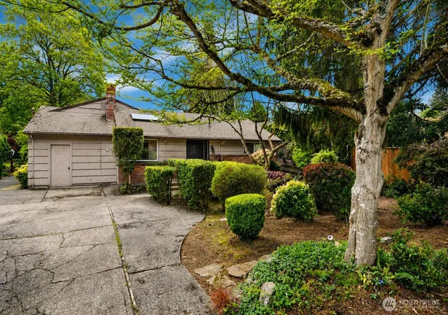 Photo 3 of Single family home for sale at 7611 Ne 8th Street, Medina, WA 98039 | MLS# NWM2580979 | Listing updated on 2026-09-25