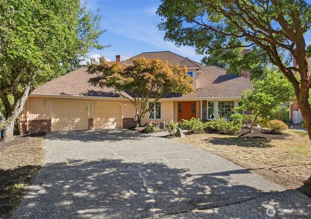 Photo 2 of Sale Pending at 10831 56th Place W, Mukilteo, WA 98275 | MLS# NWM2580980 | Listing updated on 2026-10-01