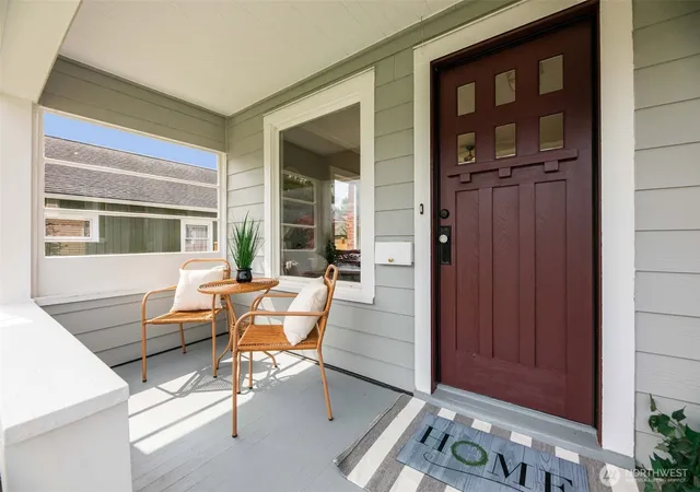 Photo 2 of Pending - Backup Offer Requested at 2018 Oakes Ave, Everett, WA 98201 | MLS# NWM2581020 | Listing updated on 2026-09-19