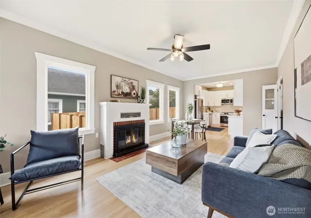 Photo 3 of Single family home for sale at 2018 Oakes Ave, Everett, WA 98201 | MLS# NWM2581020 | Listing updated on 2026-09-19