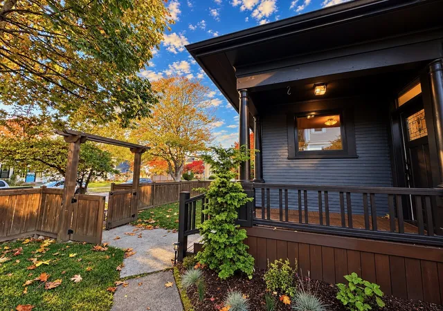 Photo 4 of Single family home for sale at 2220 Utter St, Bellingham, WA 98225 | MLS# NWM2581022 | Listing updated on 2026-10-26