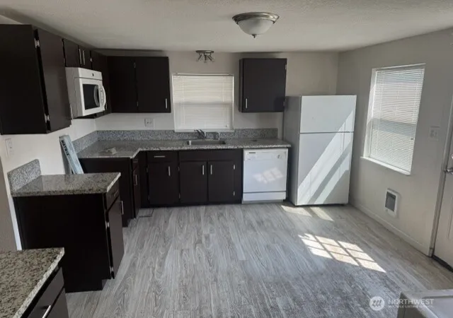 Photo 2 of Single family home for sale at 150 15th Avenue, Longview, WA 98632 | MLS# NWM2581029 | Listing updated on 2026-09-26