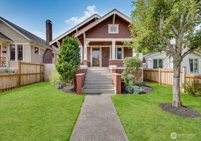 Photo 2 of Sale Pending at 2020 Lombard Ave, Everett, WA 98201 | MLS# NWM2581034 | Listing updated on 2026-09-27