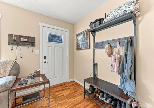 Photo 4 of Sale Pending at 1235 Columbine St, Wenatchee, WA 98801 | MLS# NWM2581039 | Listing updated on 2026-10-01