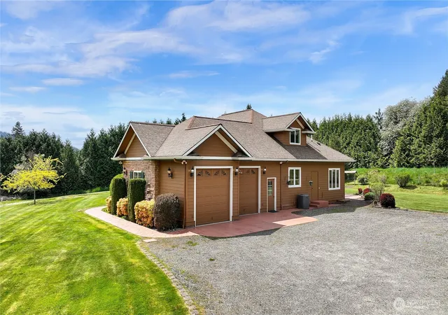 Photo 3 of Sale Pending at 1603 Kelly Rd, Bellingham, WA 98226 | MLS# NWM2581040 | Listing updated on 2026-09-28
