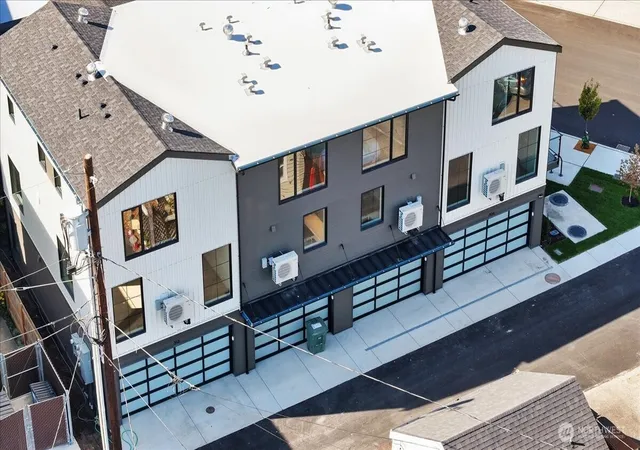 Photo 3 of Townhouse for sale at 308 Daley St, Edmonds, WA 98020 | MLS# NWM2581054 | Listing updated on 2026-10-02
