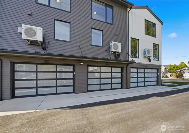 Photo 3 of Townhouse for sale at 308 Daley St, Edmonds, WA 98020 | MLS# NWM2581054 | Listing updated on 2026-10-02