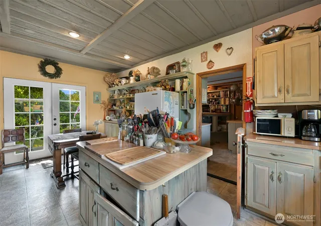 Photo 4 of Sale Pending at 869 Harrison Ave, Blaine, WA 98230 | MLS# NWM2581059 | Listing updated on 2026-09-26