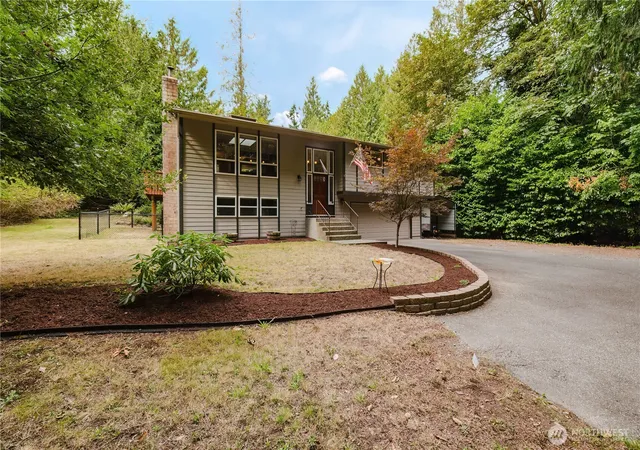 Photo 2 of Sale Pending at 8206 University Point Cir Ne, Bremerton, WA 98311 | MLS# NWM2581060 | Listing updated on 2026-09-26