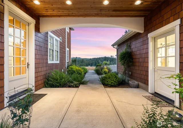 Photo 3 of Single family home for sale at 3601 Tower Rd, Castle Rock, WA 98611 | MLS# NWM2581064 | Listing updated on 2026-09-25