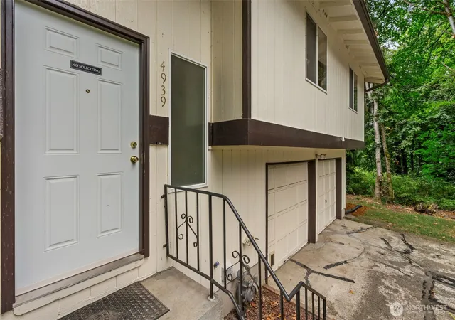 Photo 3 of Single family home for sale at 4939 Normandy Dr Se, Olympia, WA 98501 | MLS# NWM2581070 | Listing updated on 2026-09-25