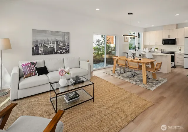 Photo 4 of Single family home for sale at 910 29th Avenue, Seattle, WA 98122 | MLS# NWM2581091 | Listing updated on 2026-09-27
