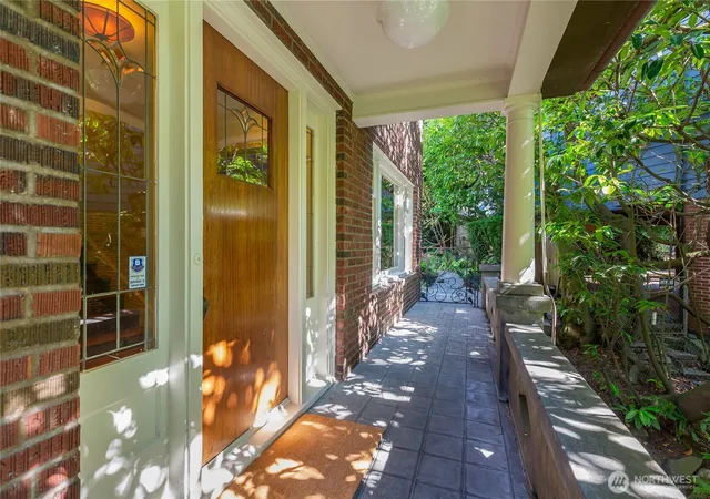 Photo 2 of Single family home for sale at 2306 Lake Park Dr S, Seattle, WA 98144 | MLS# NWM2581104 | Listing updated on 2026-10-01