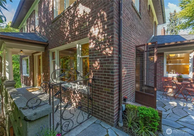 Photo 3 of Single family home for sale at 2306 Lake Park Dr S, Seattle, WA 98144 | MLS# NWM2581104 | Listing updated on 2026-10-01