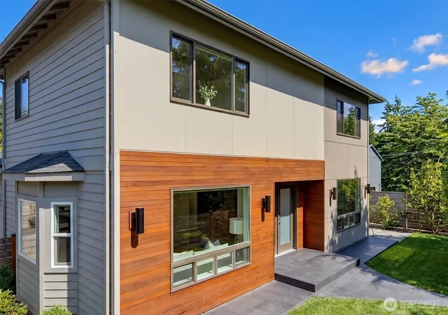 Photo 1 of Single family home for sale at 1725 Martin Luther King Jr Way, Seattle, WA 98122 | MLS# NWM2581113 | Listing updated on 2026-09-25