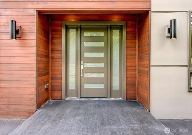Photo 3 of Single family home for sale at 1725 Martin Luther King Jr Way, Seattle, WA 98122 | MLS# NWM2581113 | Listing updated on 2026-09-25