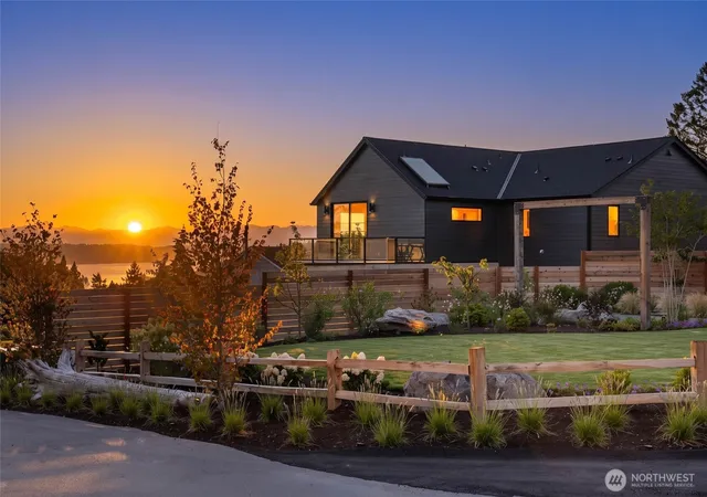 Photo 1 of Single family home for sale at 18638 2nd Avenue Sw, Normandy Park, WA 98166 | MLS# NWM2581115 | Listing updated on 2026-10-01