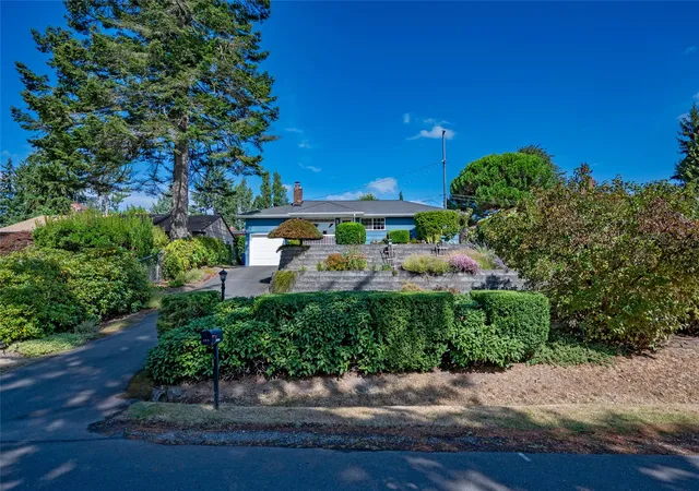 Photo 2 of Single family home for sale at 922 Ne 150th Street, Shoreline, WA 98155 | MLS# NWM2581124 | Listing updated on 2026-09-25