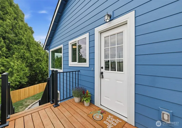 Photo 3 of Sale Pending at 2517 23rd Avenue, Seattle, WA 98144 | MLS# NWM2581138 | Listing updated on 2026-09-23