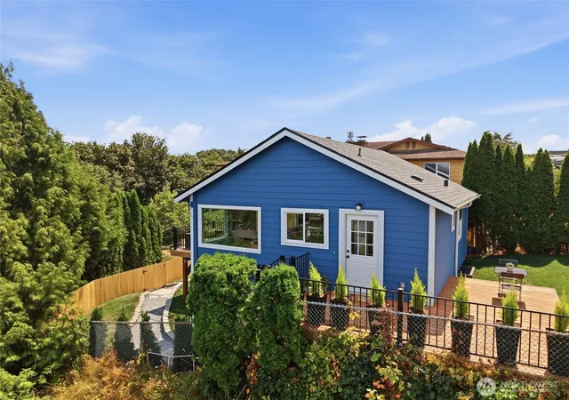 Photo 3 of Sale Pending at 2517 23rd Avenue, Seattle, WA 98144 | MLS# NWM2581138 | Listing updated on 2026-09-23