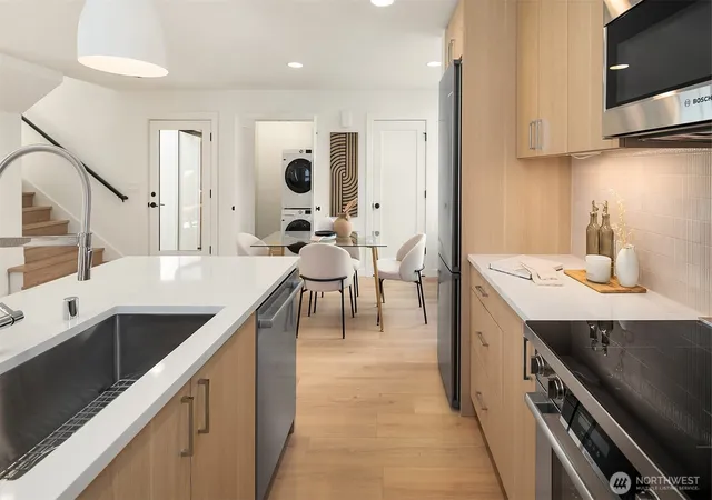 Photo 1 of Single family home for sale at 2528 30th Avenue W, Seattle, WA 98199 | MLS# NWM2581144 | Listing updated on 2026-10-01