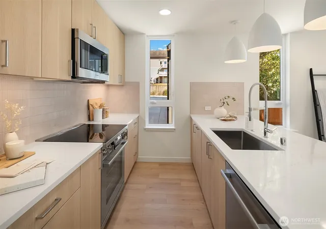 Photo 3 of Single family home for sale at 2528 30th Avenue W, Seattle, WA 98199 | MLS# NWM2581144 | Listing updated on 2026-10-01