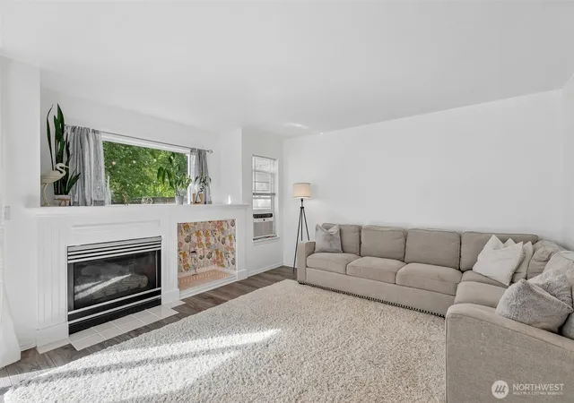 Photo 2 of Townhouse for sale at 1131 115th Street Sw #F1, Everett, WA 98204 | MLS# NWM2581151 | Listing updated on 2026-09-25