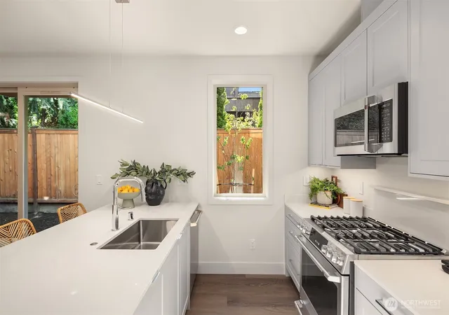 Photo 3 of Condo for sale at 641 18th Avenue W, Kirkland, WA 98033 | MLS# NWM2581156 | Listing updated on 2026-09-23