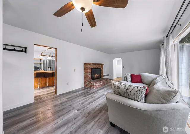 Photo 3 of Sale Pending at 1016 Lincoln St, Mount Vernon, WA 98273 | MLS# NWM2581170 | Listing updated on 2026-10-02