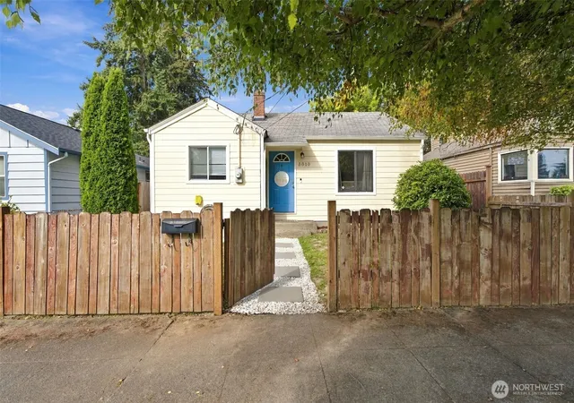 Photo 2 of Single family home for sale at 3810 S Asotin St, Tacoma, WA 98418 | MLS# NWM2581174 | Listing updated on 2026-09-25