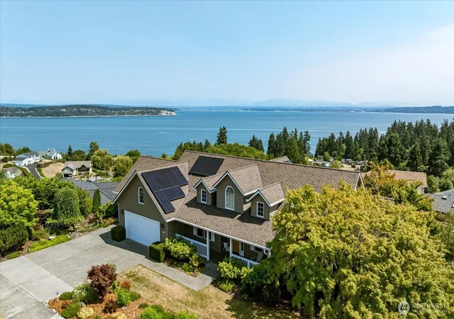 Single family home for sale at 4633 Tanner View Dr, Clinton, WA 98236 | MLS# NWM2581187