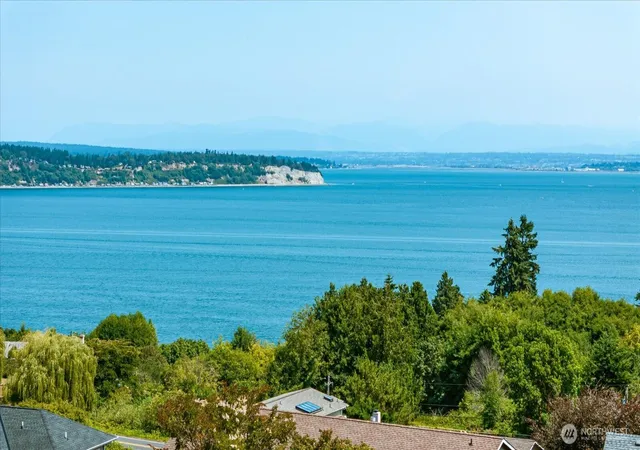 Photo 2 of Single family home for sale at 4633 Tanner View Dr, Clinton, WA 98236 | MLS# NWM2581187 | Listing updated on 2026-10-01
